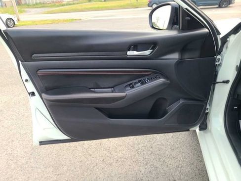 Used 2021 Nissan Altima 2.5 SR FWD image 17