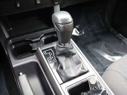 Used 2017 Toyota Tacoma TRD Sport image 30