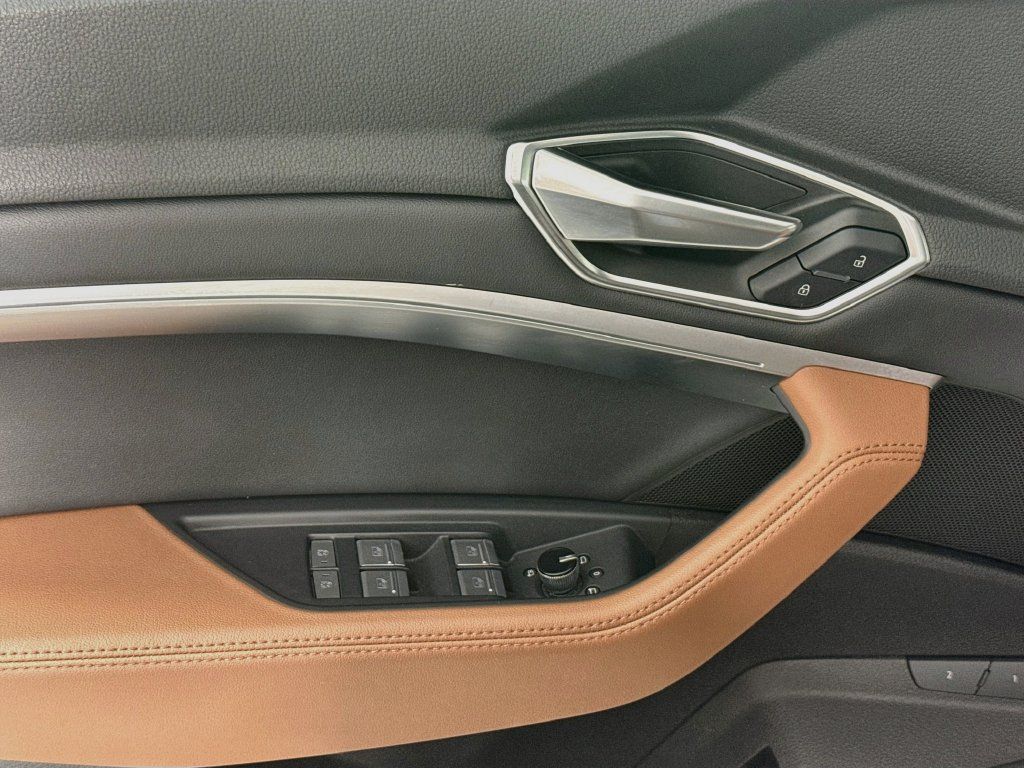 Used 2022 Audi e-tron Premium Plus AWD/4WD image 19
