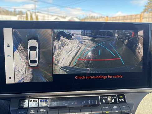 Used 2025 Toyota Camry XLE w/ Premium Plus Package image 24