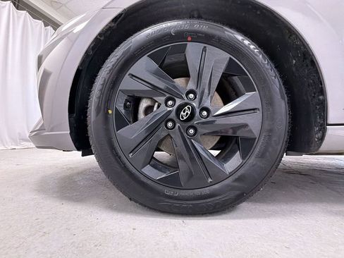 Used 2023 Hyundai Elantra SEL image 14