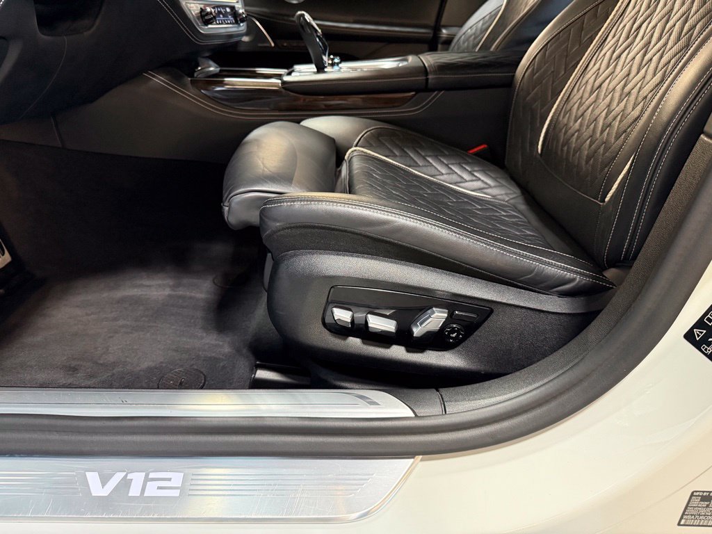 Used 2020 BMW M760i xDrive w/ Luxury Rear Seating Package AWD/4WD image 25