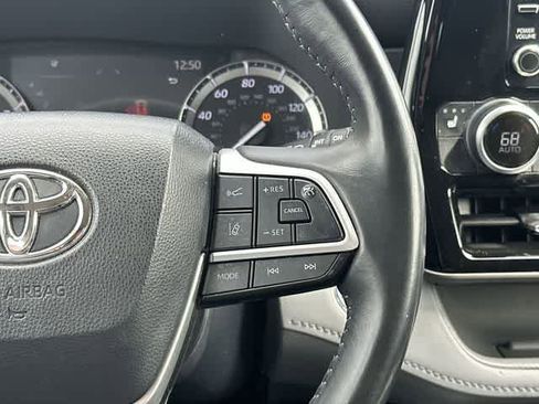 Used 2022 Toyota Highlander XLE image 10