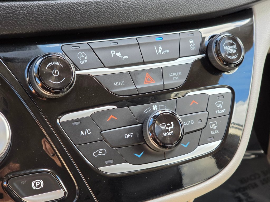 Used 2022 Chrysler Pacifica Touring-L FWD image 10