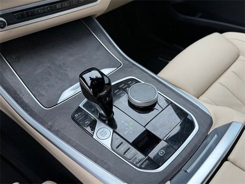 Used 2022 BMW X5 sDrive40i w/ Luxury Seating Package image 15
