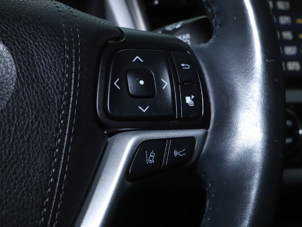 Used 2019 Toyota Highlander XLE FWD image 24