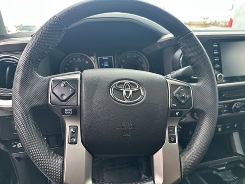 Used 2022 Toyota Tacoma Limited image 11