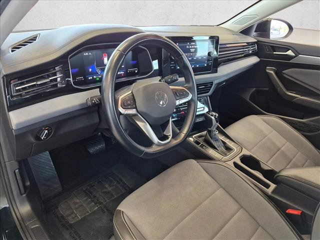 Used 2025 Volkswagen Jetta SE FWD image 12