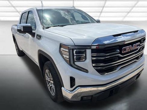 Used 2024 GMC Sierra 1500 SLT image 2