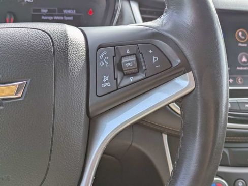 Used 2020 Chevrolet Trax LT w/ LT Convenience Package FWD image 24