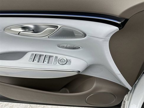 Used 2026 Genesis GV70 2.5T Advanced image 13