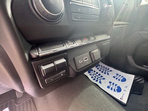 Used 2021 Chevrolet Silverado 1500 Custom Trail Boss image 31