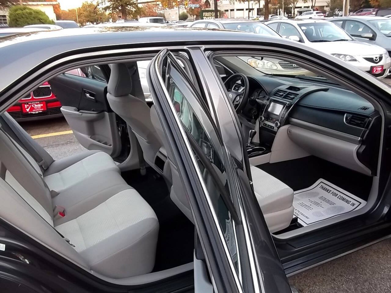 Used 2014 Toyota Camry LE FWD image 10