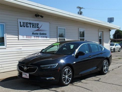 Used 2018 Buick Regal Essence w/ Driver Confidence Package #1 FWD image 2