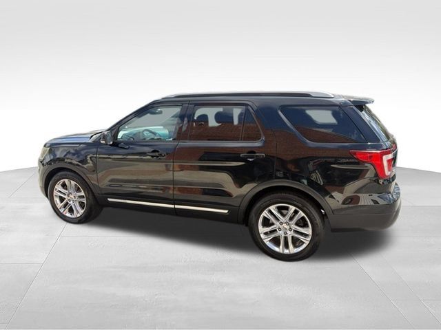 Used 2016 Ford Explorer XLT w/ Equipment Group 202A FWD image 28