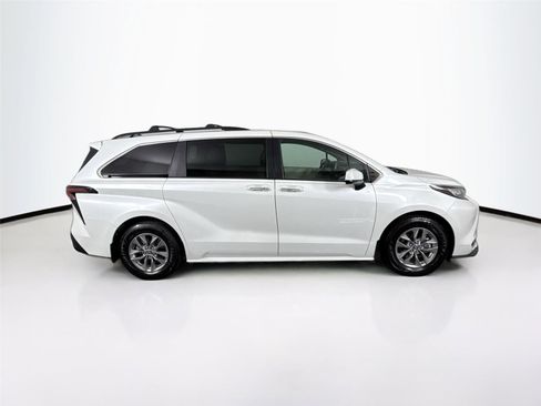 Certified 2023 Toyota Sienna XLE image 10