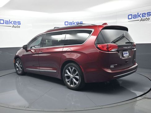 Used 2018 Chrysler Pacifica Limited image 6