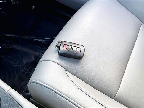 Used 2019 Toyota Highlander XLE image 14