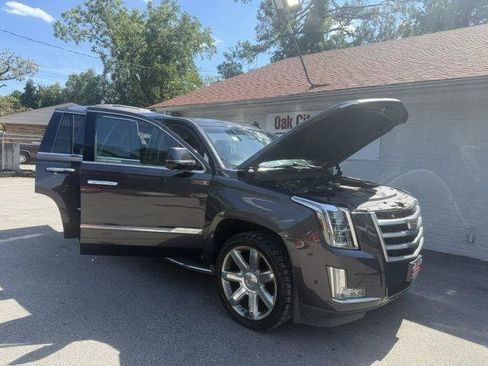 Used 2017 Cadillac Escalade Luxury RWD image 8