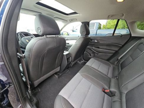 Used 2024 Chevrolet Trax LT w/ Sunroof Package FWD image 6