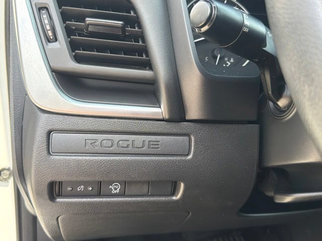 Used 2024 Nissan Rogue S FWD image 30