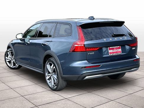 Used 2025 Volvo V60 B5 Cross Country Plus image 15