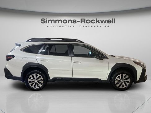 Used 2023 Subaru Outback Premium image 4
