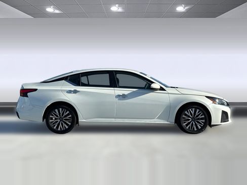 Used 2023 Nissan Altima 2.5 SV image 7