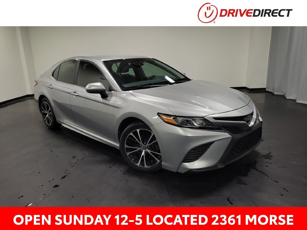 Used 2020 Toyota Camry SE FWD image 1
