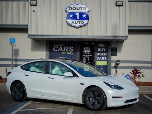 Used 2023 Tesla Model 3 Standard Range image 4