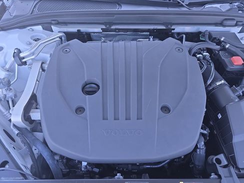 Certified 2025 Volvo V60 B5 Cross Country Plus AWD/4WD image 32