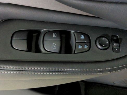 Used 2019 Nissan Murano SV w/ Premium Package AWD/4WD image 17
