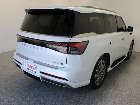 Used 2025 INFINITI QX80 Sensory AWD/4WD image 7