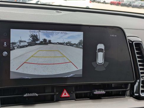 Used 2025 Kia Sportage EX FWD image 28
