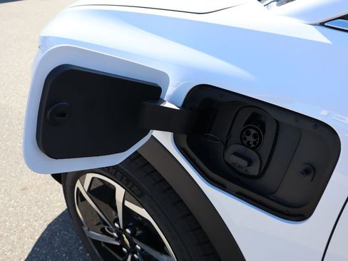 New 2026 Chevrolet Equinox EV LT image 7