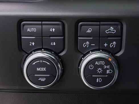 Used 2024 GMC Sierra 1500 AT4 w/ Technology Package AWD/4WD image 9