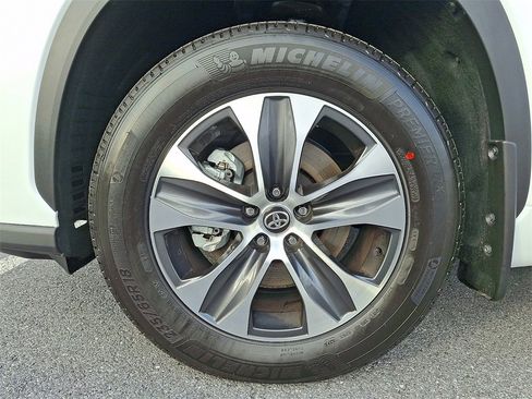 New 2026 Toyota Highlander XLE image 18