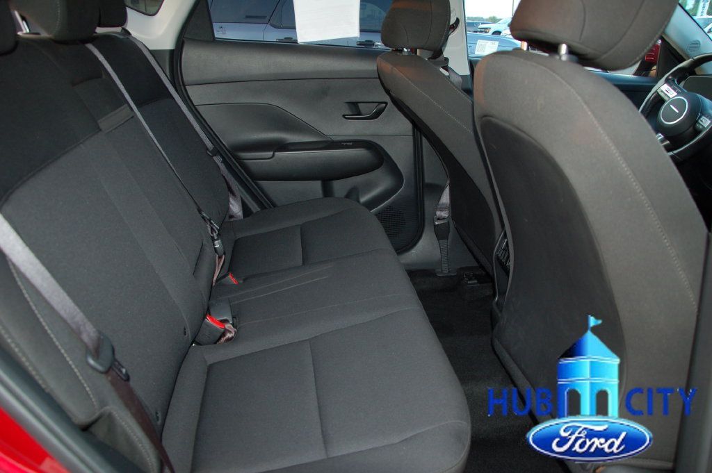 Used 2025 Hyundai Kona SEL FWD image 14