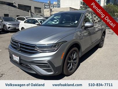 Used 2023 Volkswagen Tiguan SE w/ Panoramic Sunroof Package