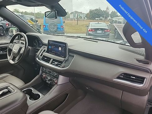 Used 2021 GMC Yukon XL SLT image 4