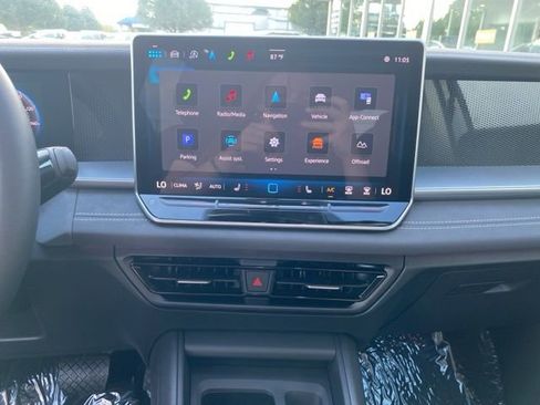 New 2025 Volkswagen Tiguan SE image 34