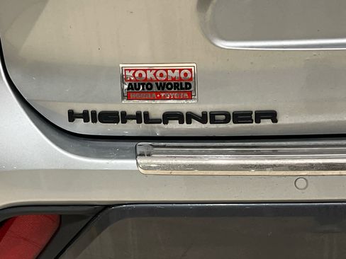 Used 2023 Toyota Highlander Limited image 6