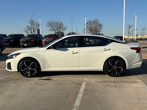 Used 2024 Nissan Altima 2.5 SR image 3