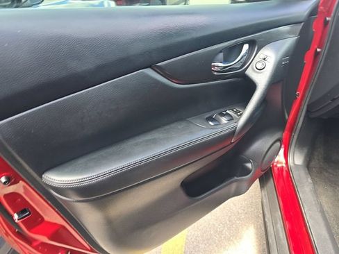 Used 2020 Nissan Rogue SV w/ Premium Package FWD image 16