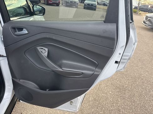 Used 2019 Ford Escape SE image 25