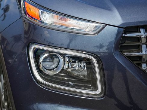 Used 2024 Hyundai Venue Limited FWD image 6