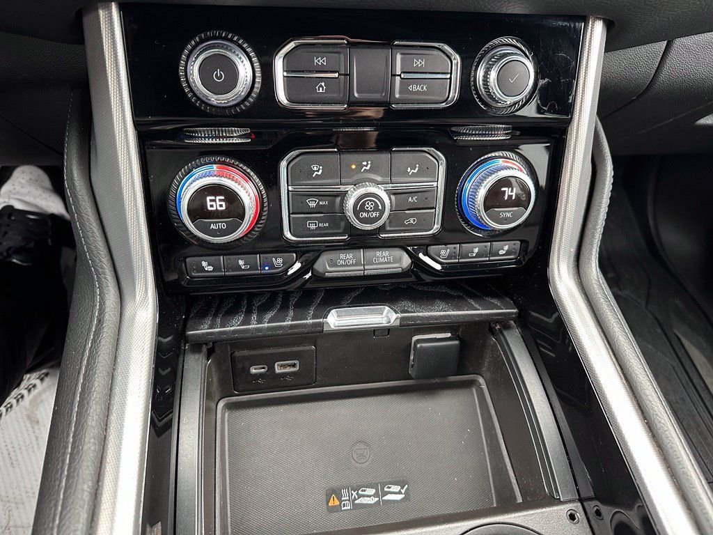 Used 2022 GMC Yukon XL Denali AWD/4WD image 15