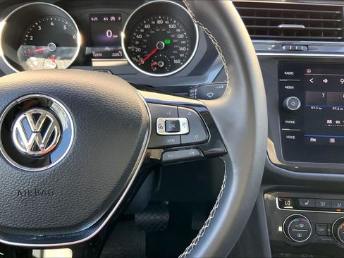 Used 2021 Volkswagen Tiguan SE FWD image 25