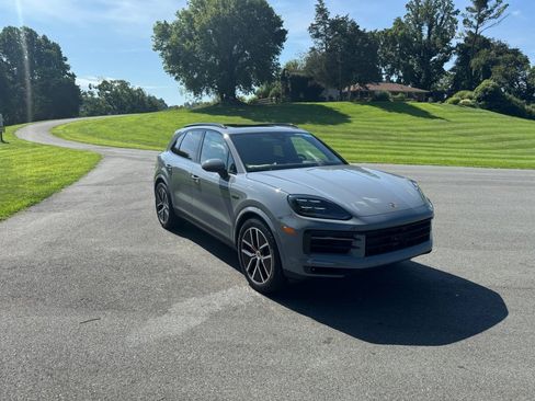 New 2025 Porsche Cayenne S image 9