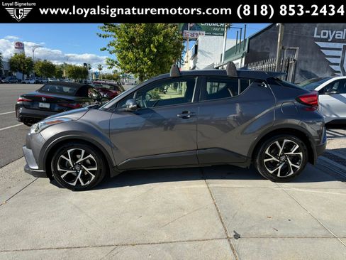 Used 2018 Toyota C-HR XLE FWD image 4